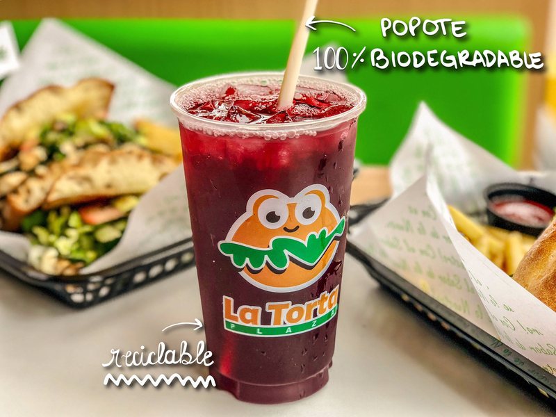 Agua fresca con popote 100% biodegradable