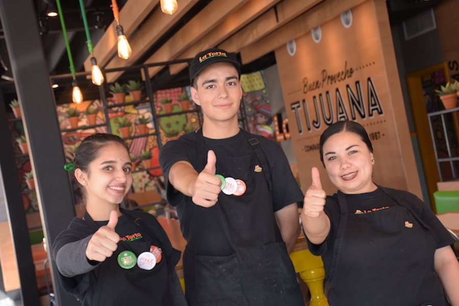 Tres integrantes del equipo de La Torta Plaza en sucursal